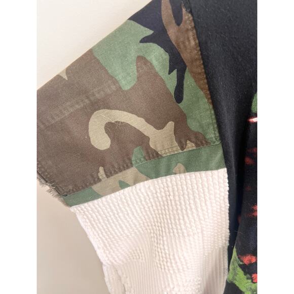 Upcycled band t shirt the cure with Kantha and camo - Picture 6 of 10